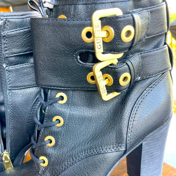 GUESS: Boots lace and buckle ankle boots 4” heels, slight front platform. - Picture 5 of 9